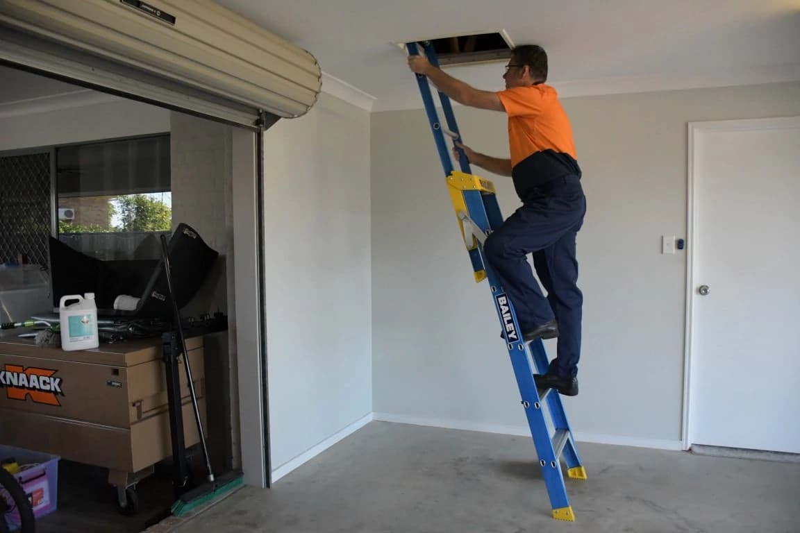 Bailey Ladders Pro Fibreglass Step Extension 6 150kg Industrial Punchlock (1.8m/3.2m)