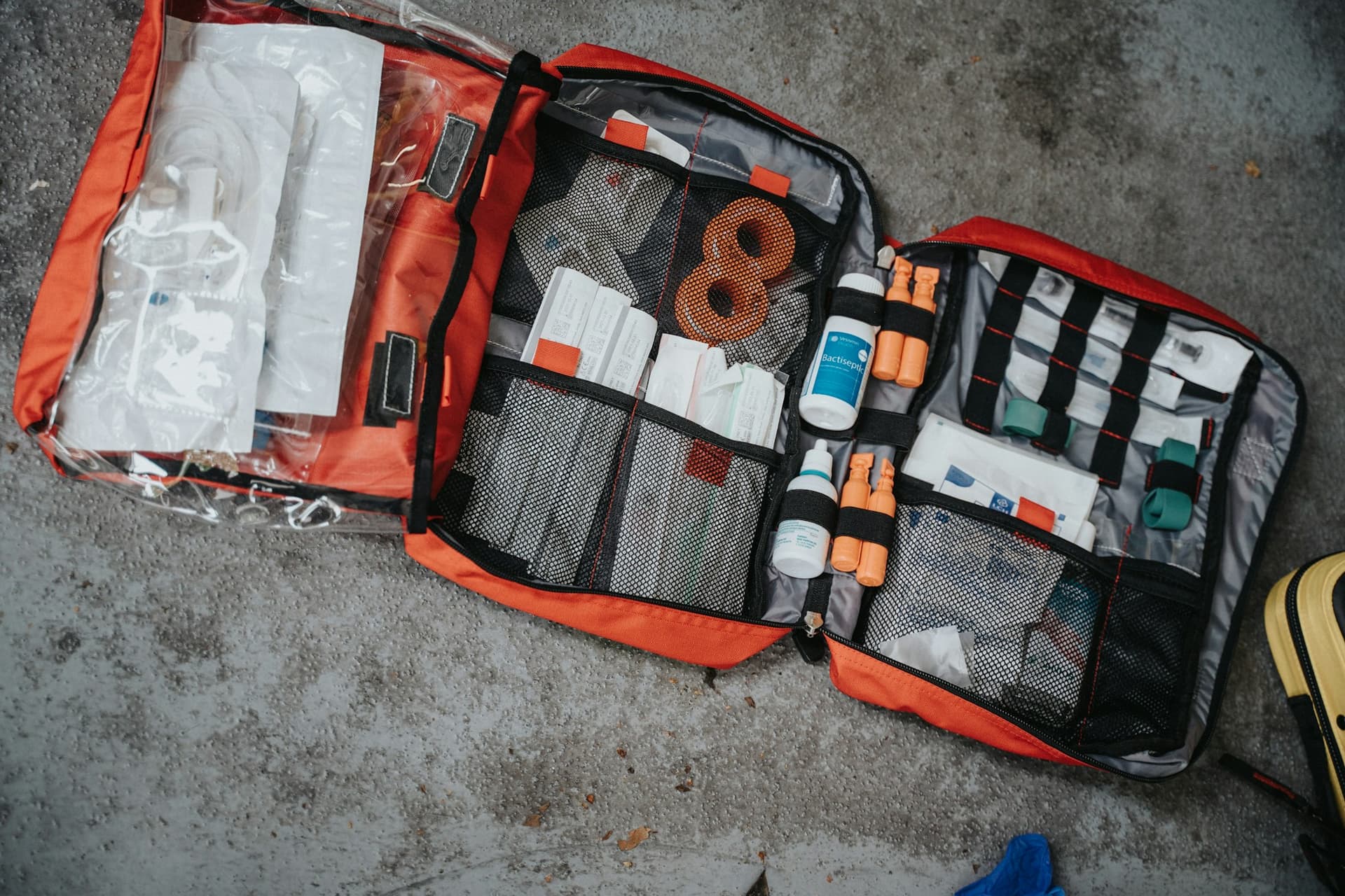 How to Organize a First Aid Kit | Step-by-Step Guide | SafetyCulture ...